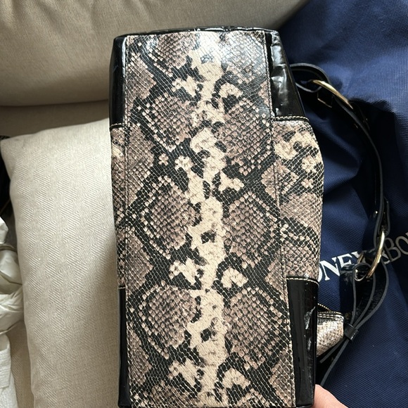 Dooney & Bourke shoulder snake skin and patent leather - Picture 13 of 17